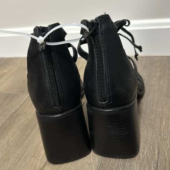 NEW! Steve Madden Black Leather Cherri Strappy Sandal - Size 7.5 - Picture 9 of 16